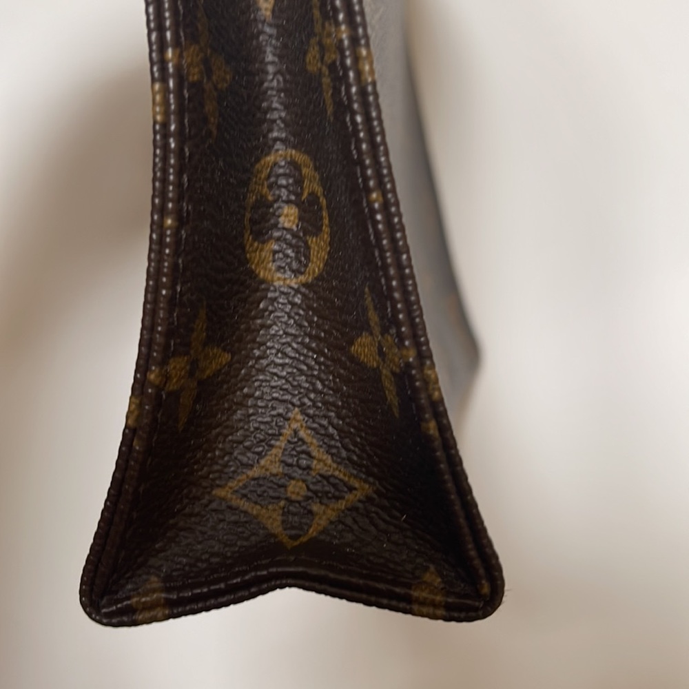 Louis Vuitton cosmetics/Toiletries bag with No strap 100% Authentic - Picture 9 of 14